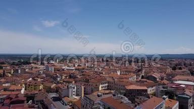 空中美景。 白天，意大利城，屋顶空中全景4k